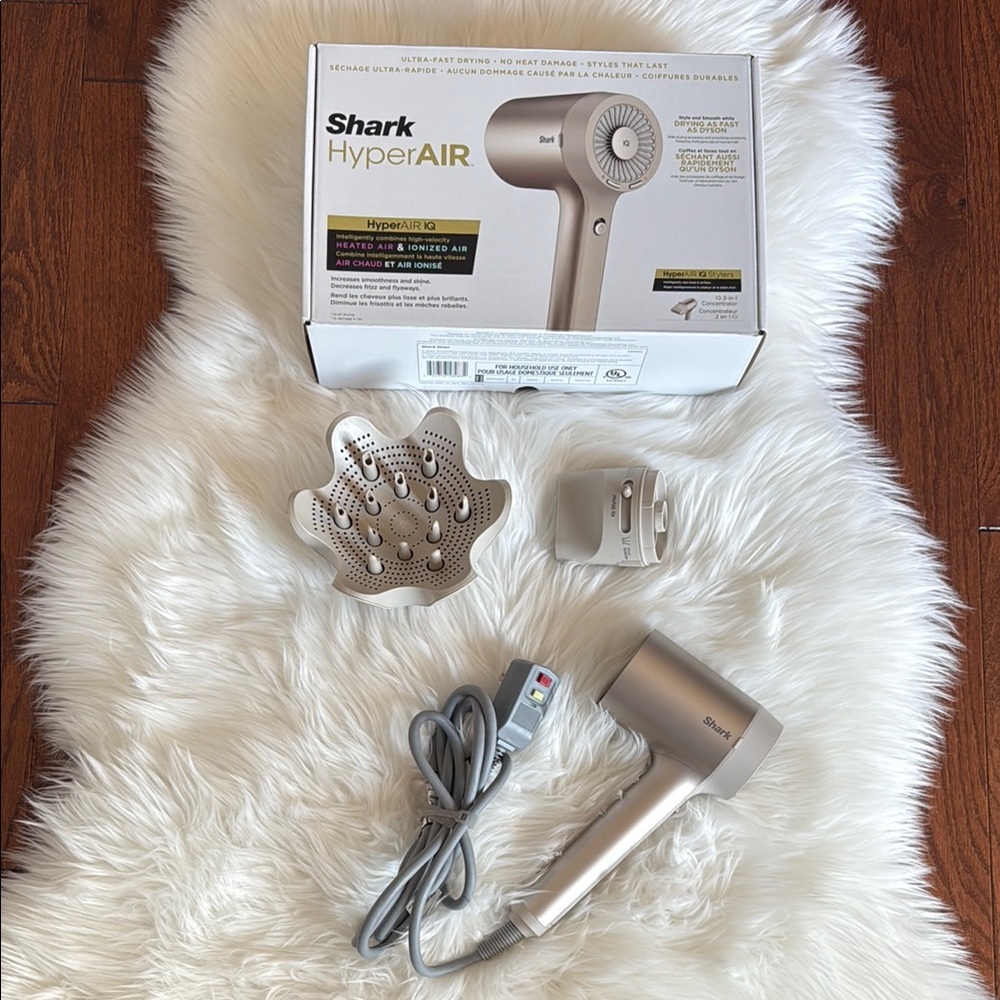 Shark HyperAIR Hair Dryer with Attachments
NWT